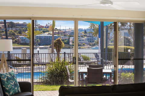 Sails Luxury Apartments Merimbula - Schoolies Week Accommodation 18