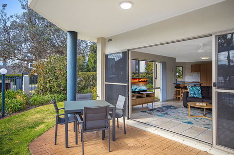 Sails Luxury Apartments Merimbula - Schoolies Week Accommodation 10