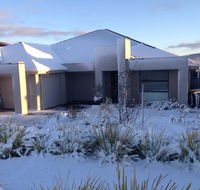 Jindabyne Executive - Schoolies Week Accommodation