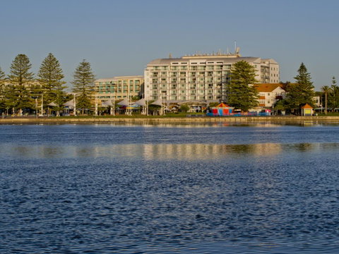 Oaks The Entrance Waterfront Suites - Schoolies Week Accommodation 15