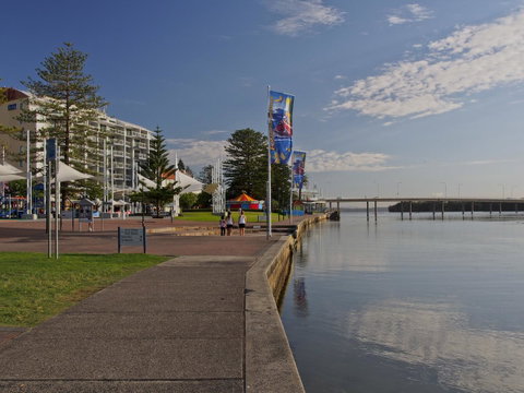 Oaks The Entrance Waterfront Suites - Schoolies Week Accommodation 12