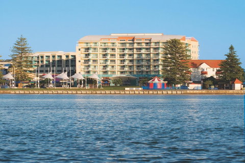Oaks The Entrance Waterfront Suites - Schoolies Week Accommodation 9