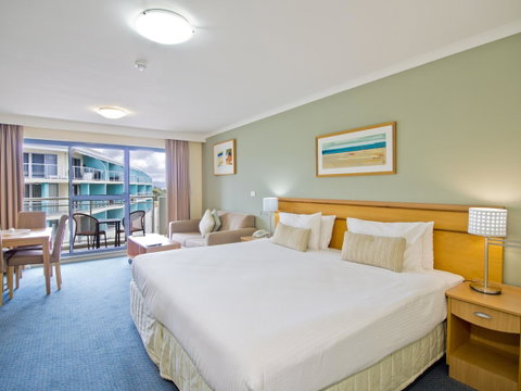 Oaks The Entrance Waterfront Suites - Schoolies Week Accommodation 10