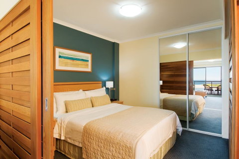 Oaks The Entrance Waterfront Suites - Schoolies Week Accommodation 3