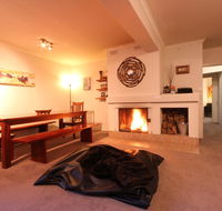 Full Circle Apartments - Schoolies Week Accommodation