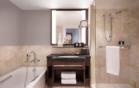 Four Seasons Hotel Sydney - Schoolies Week Accommodation 5