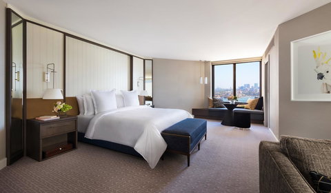 Four Seasons Hotel Sydney - Schoolies Week Accommodation 7