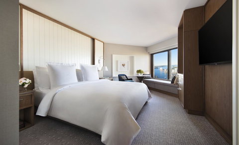 Four Seasons Hotel Sydney - Schoolies Week Accommodation 12