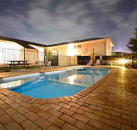Winning Post Motor Inn - Schoolies Week Accommodation