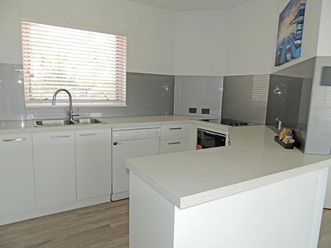 Charlesworth Bay Beach Resort - Schoolies Week Accommodation 9