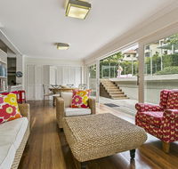 Summery spacious 4 bed home in Kurraba Point - Schoolies Week Accommodation