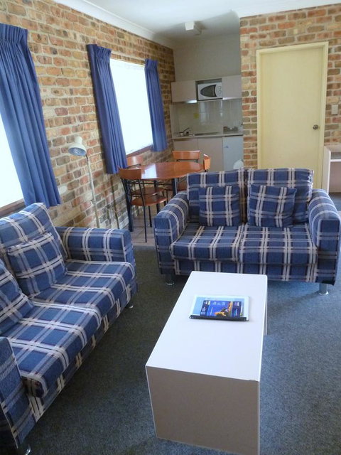 Mollymook Surfbeach Motel & Apartments - Schoolies Week Accommodation 32