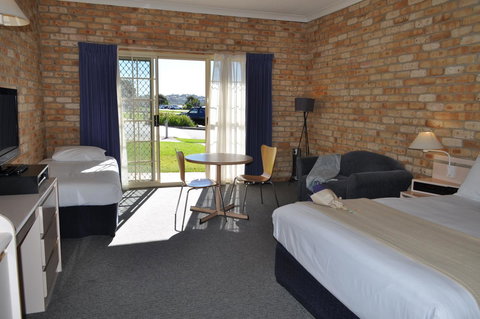 Mollymook Surfbeach Motel & Apartments - Schoolies Week Accommodation 1