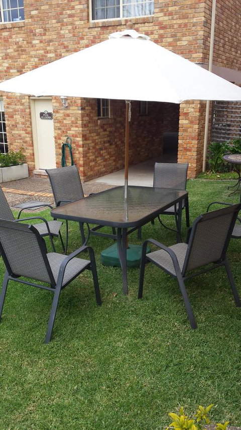 Mollymook Surfbeach Motel & Apartments - Schoolies Week Accommodation 11