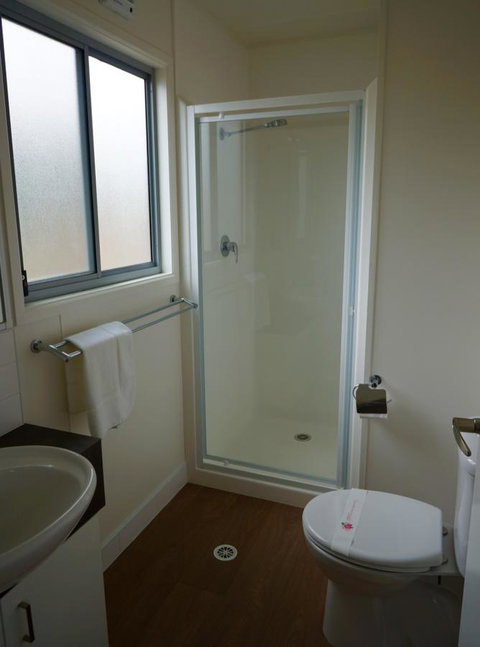 Crestview Tourist Park - Schoolies Week Accommodation 1
