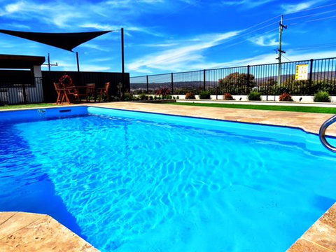 Crestview Tourist Park - Schoolies Week Accommodation 24