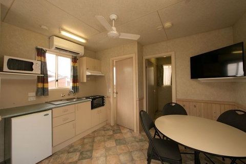 Crestview Tourist Park - Schoolies Week Accommodation 17