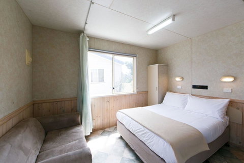 Crestview Tourist Park - Schoolies Week Accommodation 15