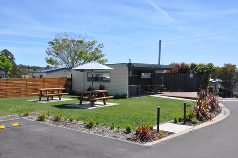 Crestview Tourist Park - Schoolies Week Accommodation 0