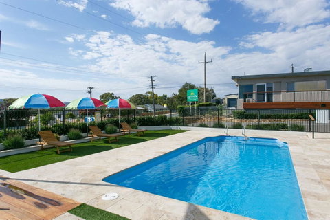 Crestview Tourist Park - Schoolies Week Accommodation 3