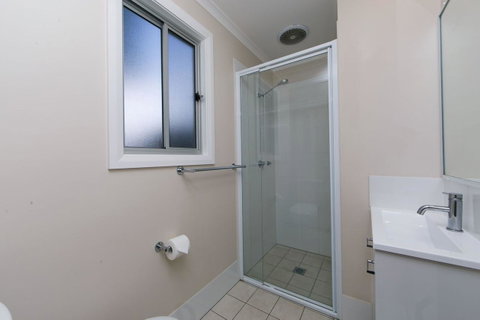 Crestview Tourist Park - Schoolies Week Accommodation 18