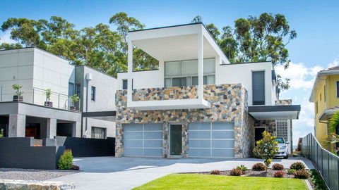 SUNSET@CORLETTE - Schoolies Week Accommodation 2