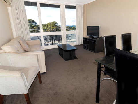 Horizon Holiday Apartments - Schoolies Week Accommodation 5
