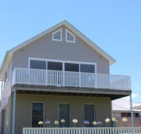 Red Waratah - Schoolies Week Accommodation