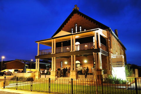 Perry Street Hotel - Schoolies Week Accommodation 0
