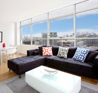 Gadigal Groove - Modern and Bright 3BR Executive Apartment in Zetland with Views - Schoolies Week Accommodation