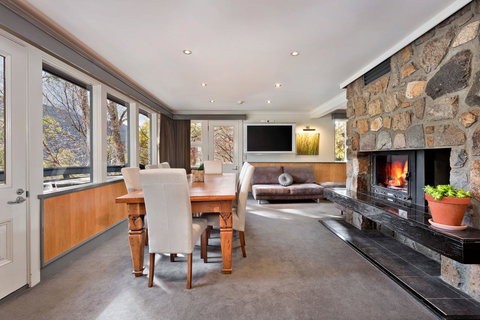 Pure Chalet Thredbo - Schoolies Week Accommodation 14