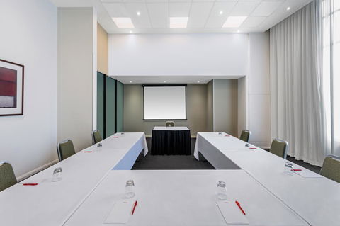 Adina Apartment Hotel Sydney Central - Schoolies Week Accommodation 13