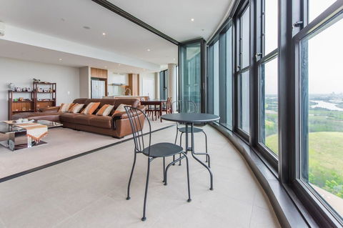 180Â° Water View Three Bedroom (wooden Furniture) - Schoolies Week Accommodation 7