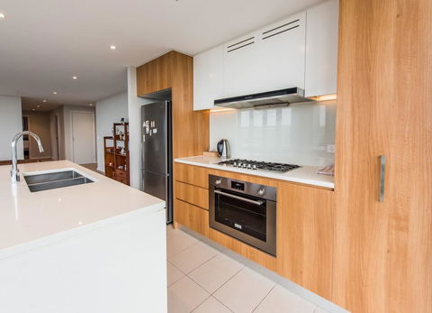 180Â° Water View Three Bedroom (wooden Furniture) - Schoolies Week Accommodation 31