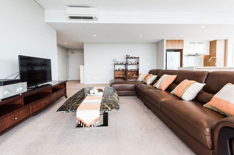 180Â° Water View Three Bedroom (wooden Furniture) - Schoolies Week Accommodation 26