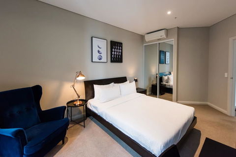 180Â° Water View Three Bedroom (wooden Furniture) - Schoolies Week Accommodation 8