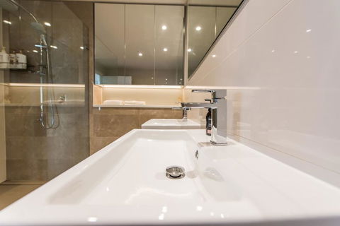 180Â° Water View Three Bedroom (wooden Furniture) - Schoolies Week Accommodation 17