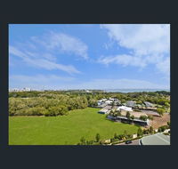 Nomikis'On The Avenue - Schoolies Week Accommodation