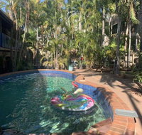 Frogs-Hollow Backpackers - Schoolies Week Accommodation