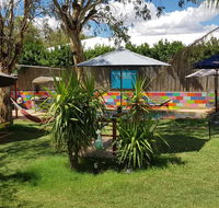 Alice's Secret Travellers Inn - Schoolies Week Accommodation