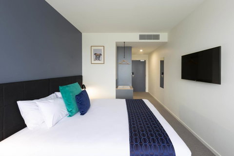 Mantra MacArthur Hotel - Schoolies Week Accommodation 16