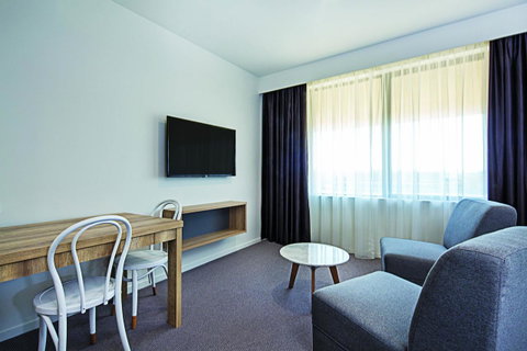 Mantra MacArthur Hotel - Schoolies Week Accommodation 14