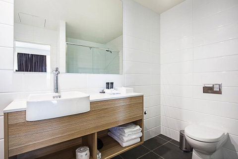 Mantra MacArthur Hotel - Schoolies Week Accommodation 21