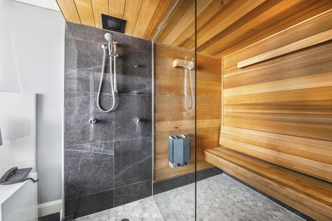 Canberra Rex Hotel - Schoolies Week Accommodation 13