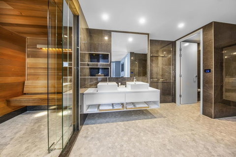 Canberra Rex Hotel - Schoolies Week Accommodation 14