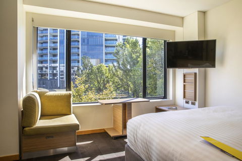 Crowne Plaza Canberra, An IHG Hotel - Schoolies Week Accommodation 14