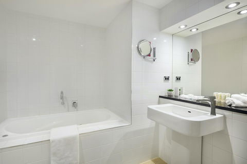 Crowne Plaza Canberra, An IHG Hotel - Schoolies Week Accommodation 28