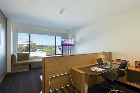 Crowne Plaza Canberra, An IHG Hotel - Schoolies Week Accommodation 15