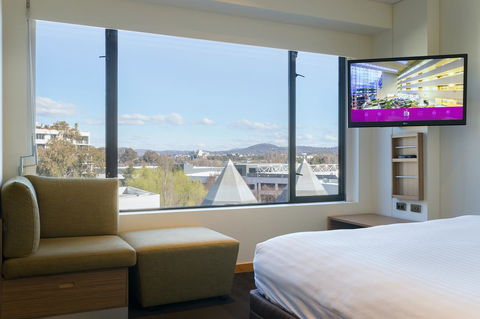 Crowne Plaza Canberra, An IHG Hotel - Schoolies Week Accommodation 19