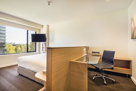 Crowne Plaza Canberra, An IHG Hotel - Schoolies Week Accommodation 34